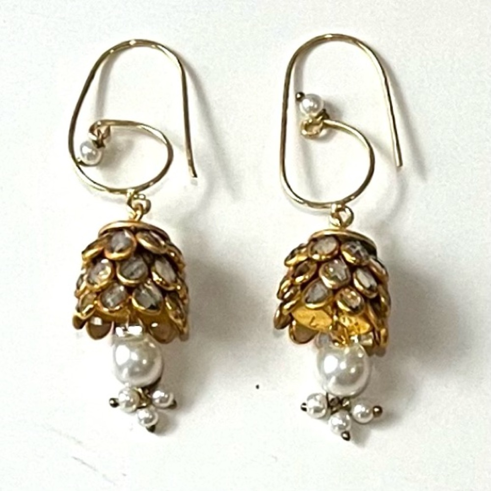 *SOLD*Gold & Faux Pearl Earrings